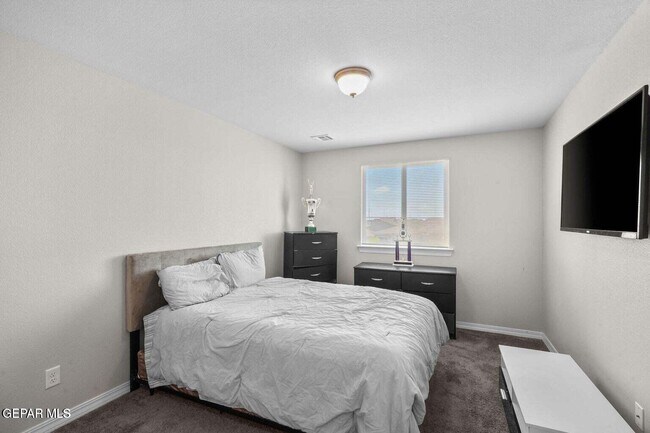 Building Photo - 14947 Pebble Hills Blvd