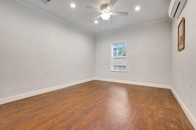 Building Photo - 215 Perryman Rd