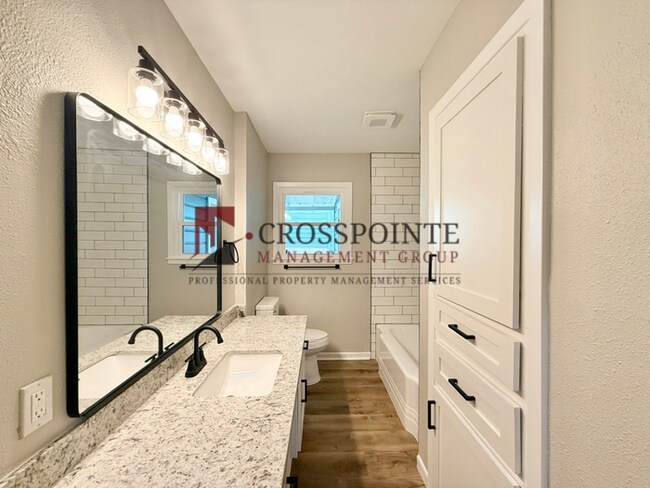 Building Photo - Newly Renovated 3 Bedroom 1 Bathroom Home!