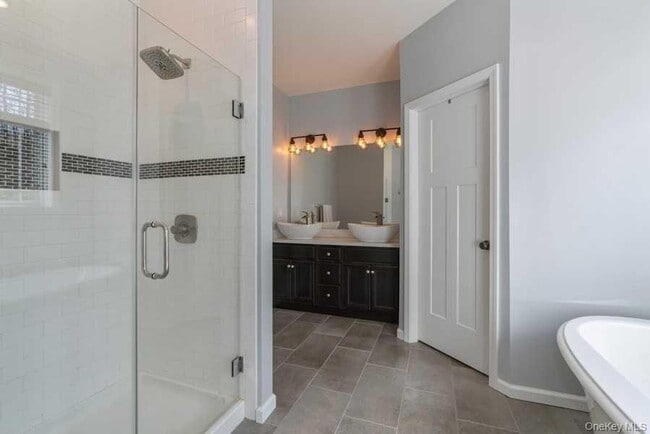 Building Photo - 861 Lattintown Rd