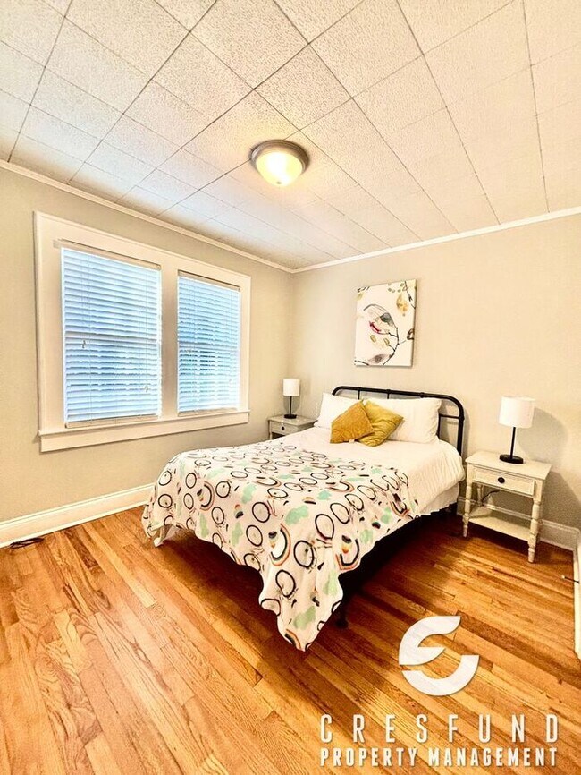 Building Photo - Charming 3 Bedroom 2 Bath Cottage style