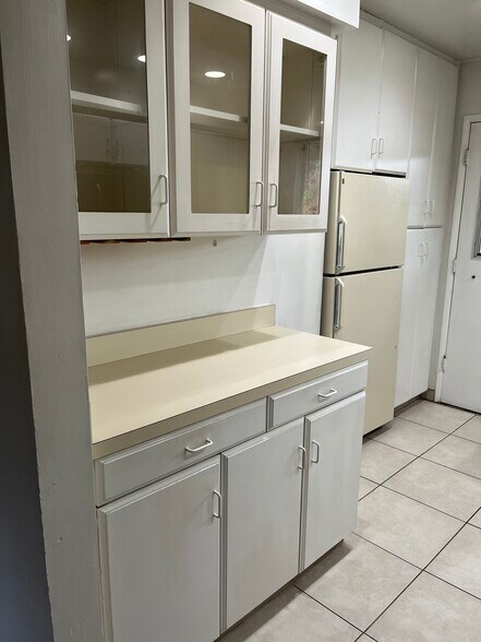 Abundant Storage in Kitchen - 513 28th St