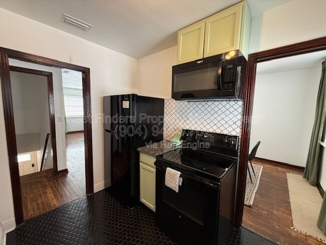 Building Photo - 2811 College St