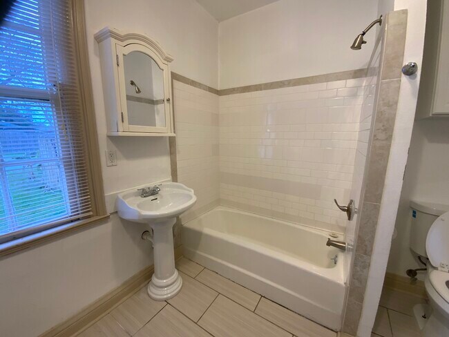 Building Photo - 1911 Ricouard Rd