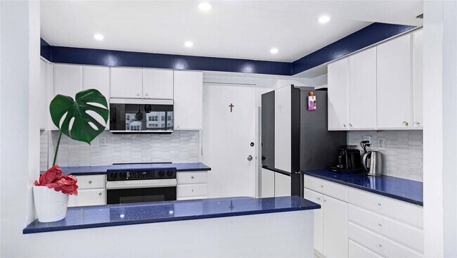 Building Photo - 3550 Galt Ocean Dr