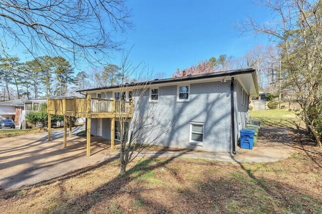 Building Photo - 2764 Veltre Pl SW