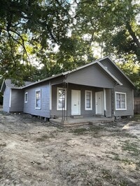 Building Photo - 301 W College St