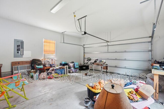 Building Photo - 102 Crabapple Cir