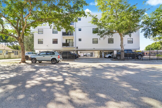 Building Photo - 888 NE 132nd St