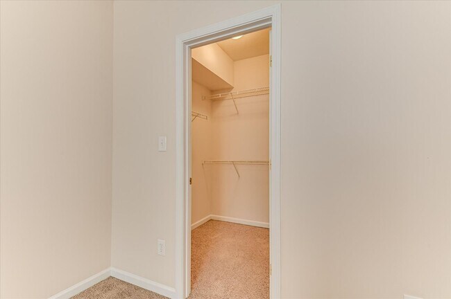 Building Photo - 913 Cabot Cove