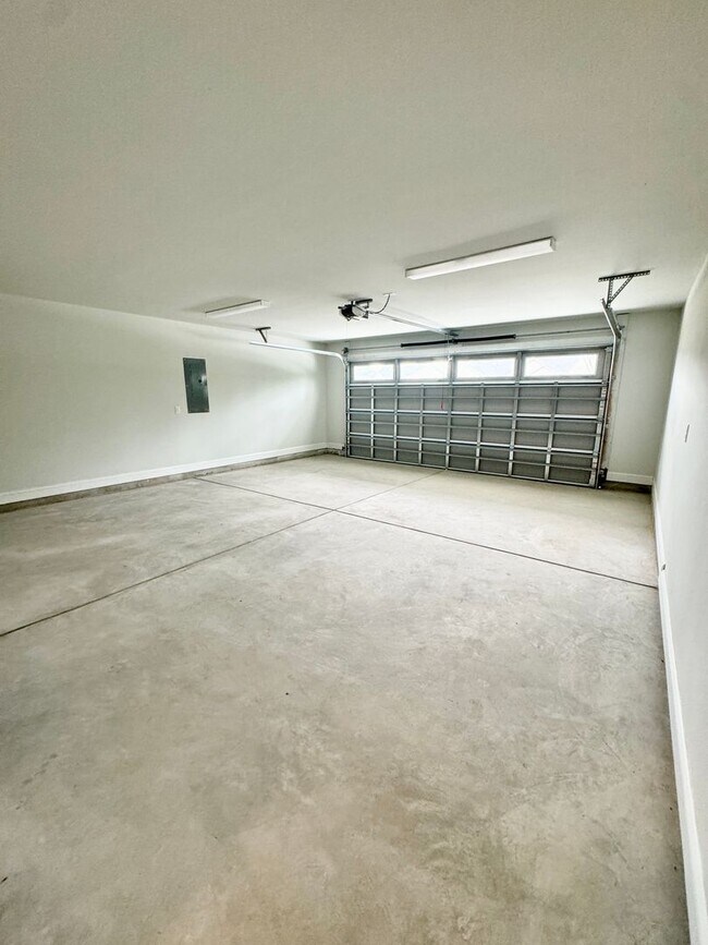 Building Photo - Beautiful 4 Bedroom, 3 Bath home located in Myrtle Grove Plantation!