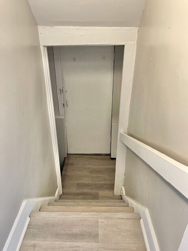 Building Photo - 918 Carpenter St