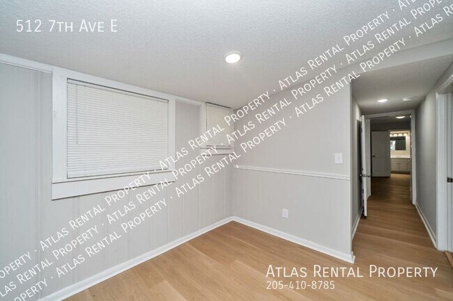Building Photo - 512 7th Ave E