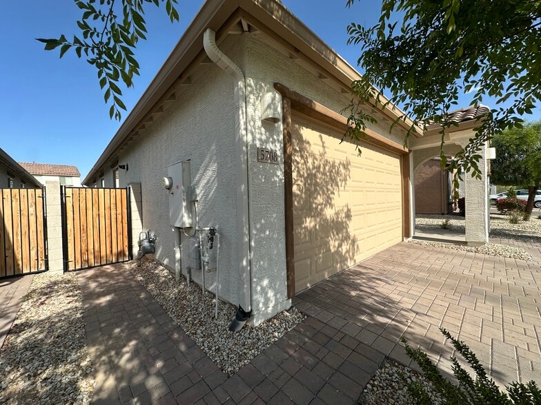 Building Photo - 5708 N 88th Ave