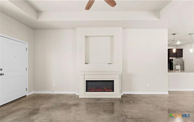 Building Photo - 412 W Avenue C