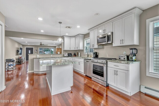 Building Photo - 14 Santiago Dr W