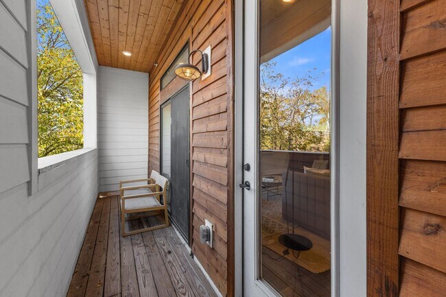 Building Photo - 1224 2nd Ave S