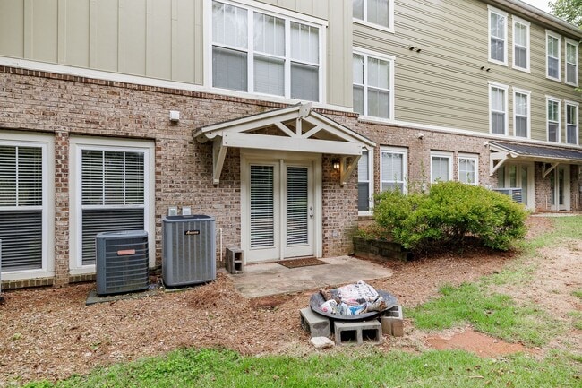 Building Photo - Ground-level, one-story condo in the highly sought-after gated community, The Woodlands of Athens!