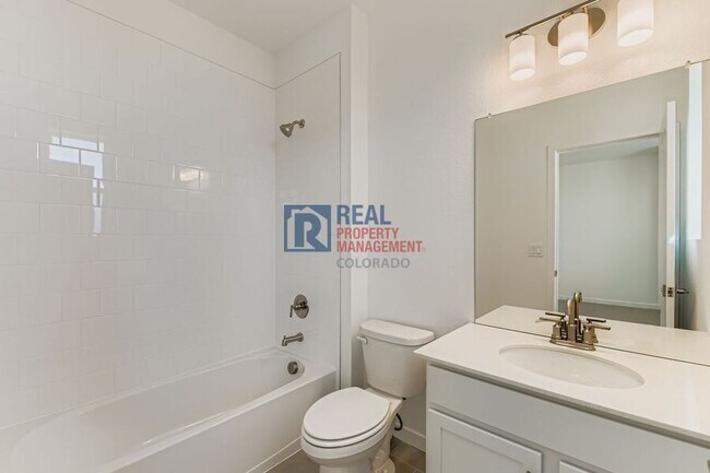 Building Photo - 1747 Peak Lp