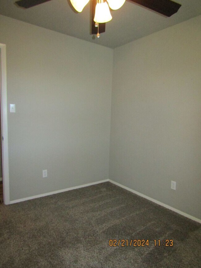 Building Photo - MacArthur Schools Area!