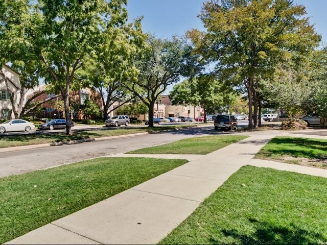 Back Deck - McFarlin Place Apartments