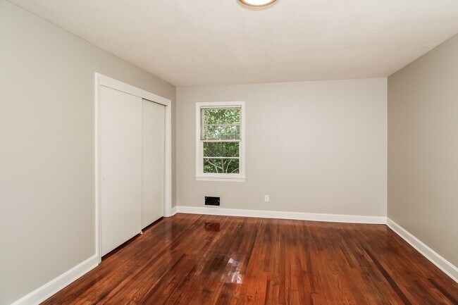 Building Photo - 1506 Cedar Terrace