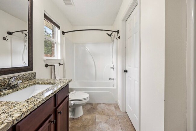 Building Photo - 3BR Smart Solar Home Near Eglin & Hurlburt AFB in Fort Walton Beach!