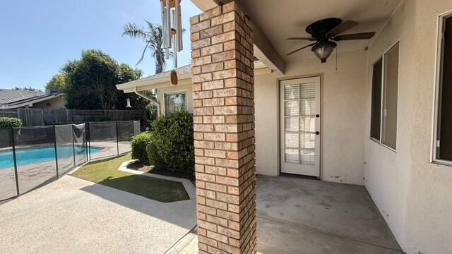 Building Photo - 9404 High Oak Dr