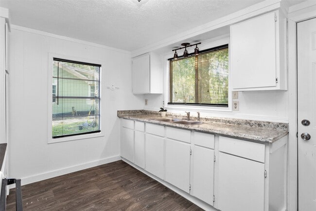 Building Photo - 5683 Cessna Dr