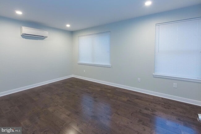 Building Photo - 1228-32 W College Ave