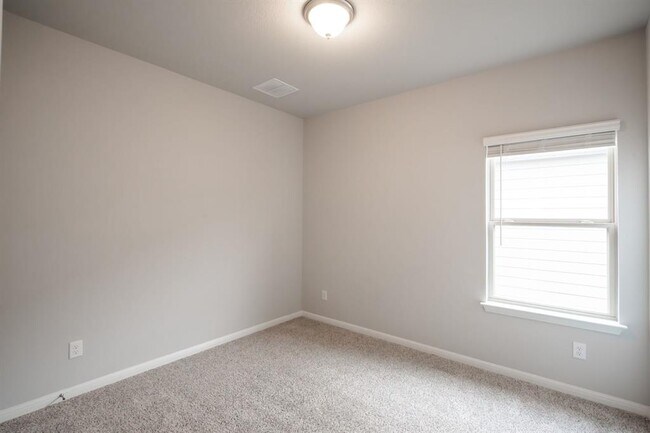 Building Photo - 208 Kellys Heroes Wy