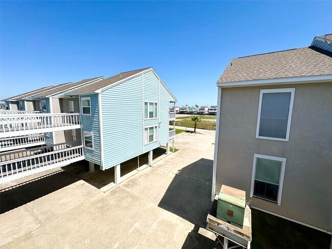 Building Photo - 500 Tiki Dr
