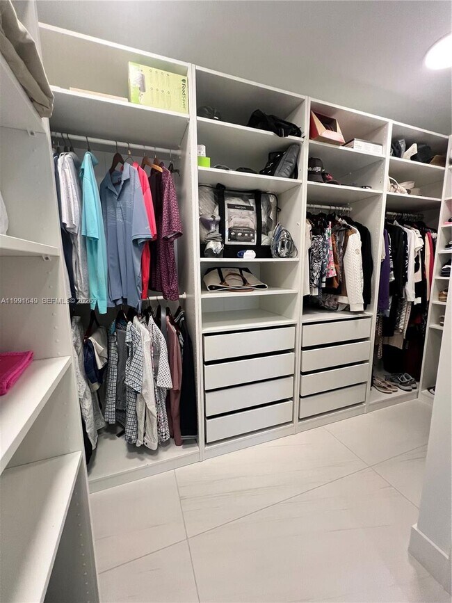 Building Photo - 153 N Seabreeze Blvd