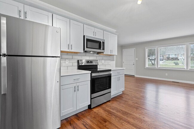 Building Photo - Comfort, Convenience & Value - Charming, Renovated Home!! ADMIN FEES WAIVED *Limited Time Only*