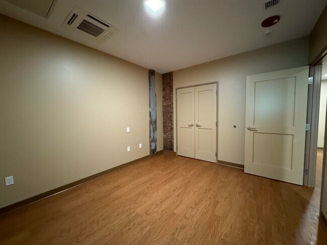 Building Photo - 83 Hanover St