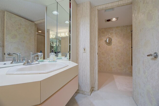 Building Photo - 4600 S Ocean Blvd