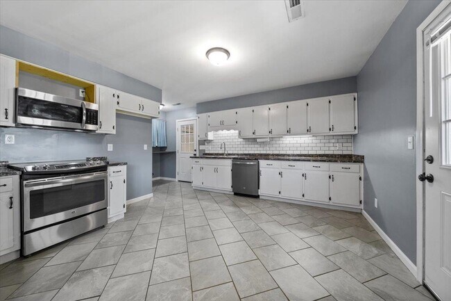 Building Photo - 9496 Holly Grove Rd