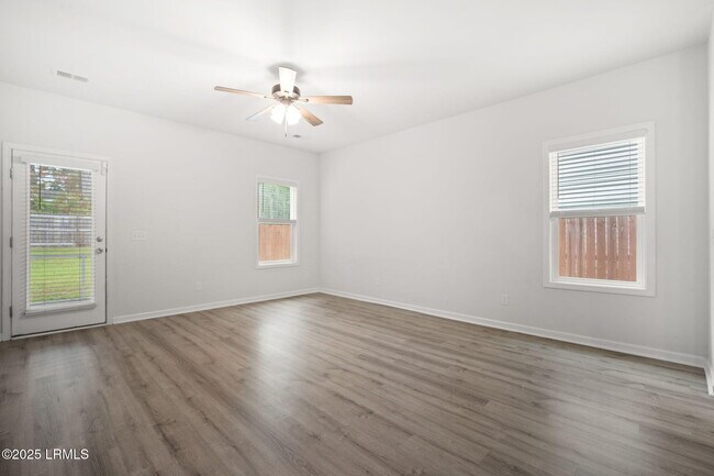 Building Photo - 98 Great Bend Dr