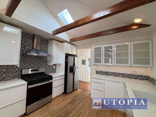 Building Photo - Charming, Sun-Filled 2BD/1BA Home on Quiet...