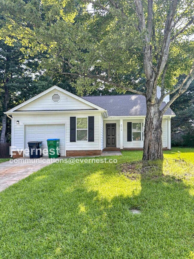 Building Photo - 3 Bed/2 Bath Home with Garage / Pet-Friendly / Vouchers Accepted / Coming Soon!