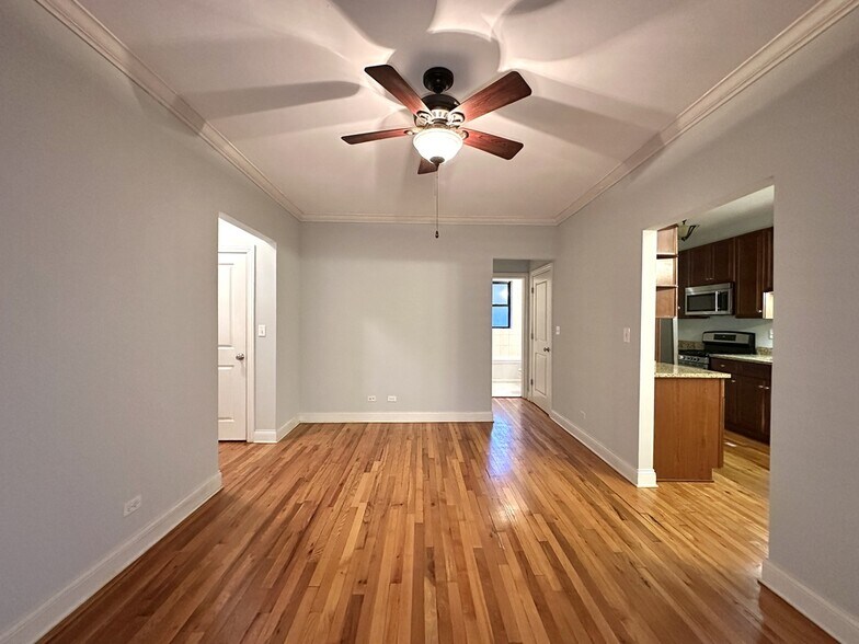 Building Photo - 749 W Addison St