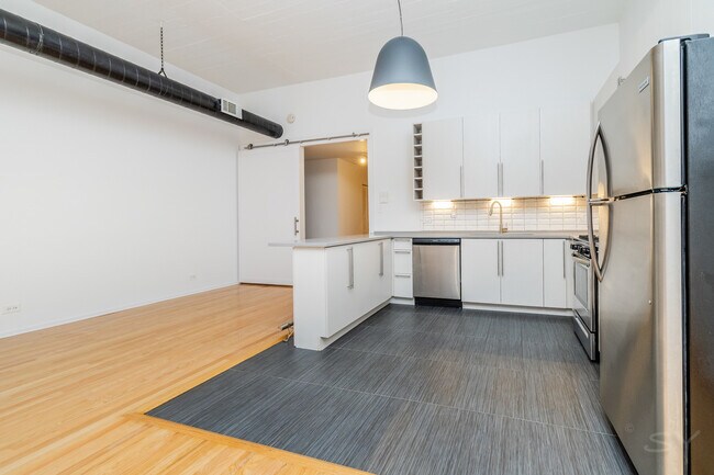 Building Photo - 1021 S State St