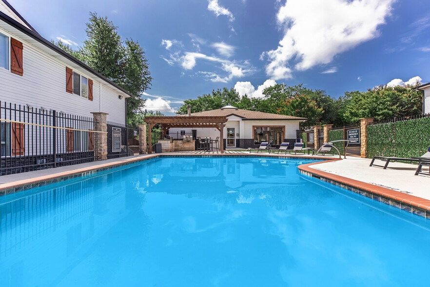 Building Photo - Parkwood Terrace