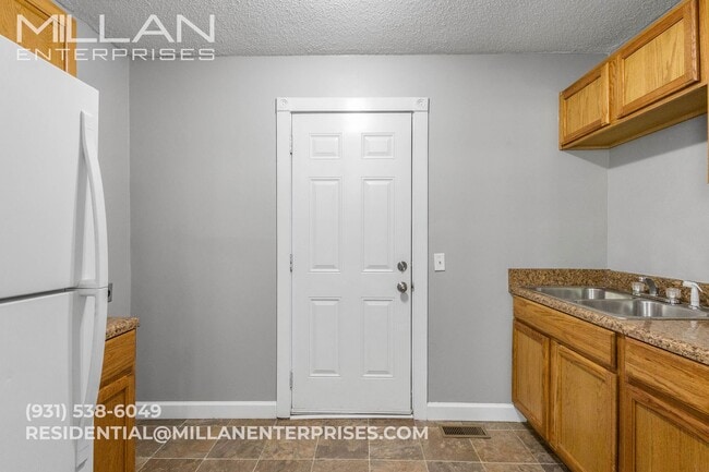 Building Photo - Charming 2BR Cottage Near Downtown Clarksville
