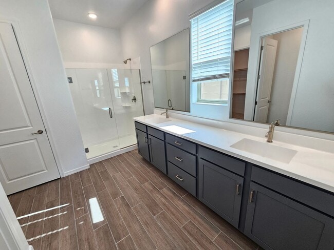 Building Photo - Wonderful new build with family fun amenities