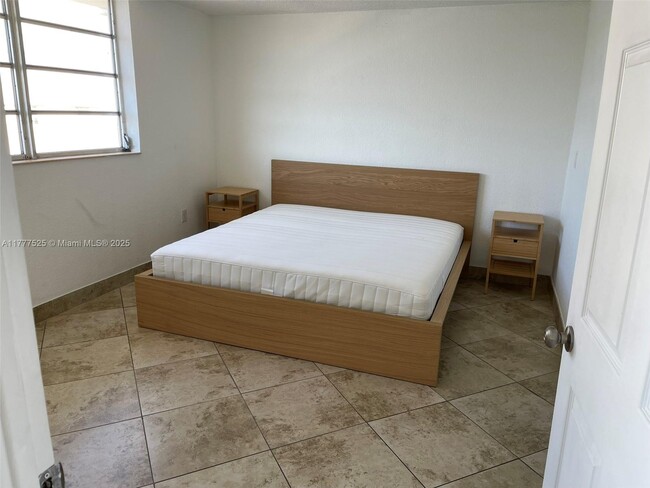 Building Photo - 1357 Collins Ave