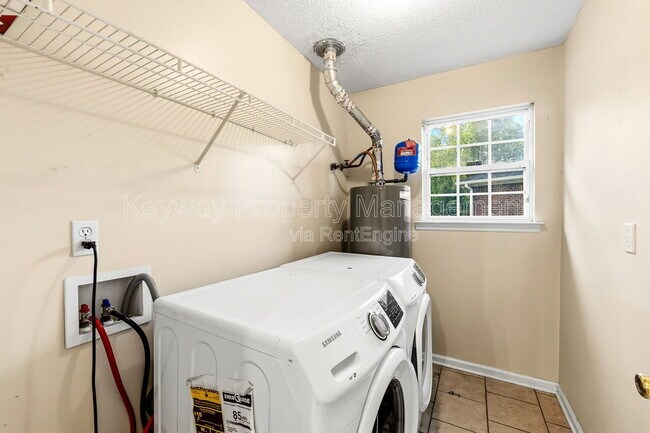 Building Photo - 3013 Heron Ct