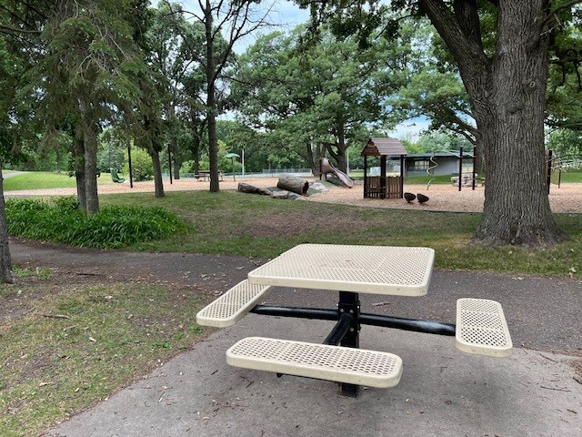 Building Photo - 2674 Matilda St