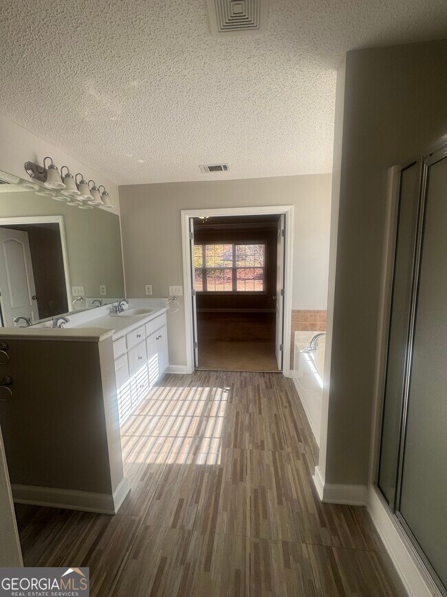 Building Photo - 180 Laurel Oaks Ln