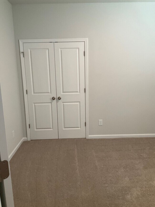 Building Photo - Welcome to this stunning townhouse in Leland, NC!